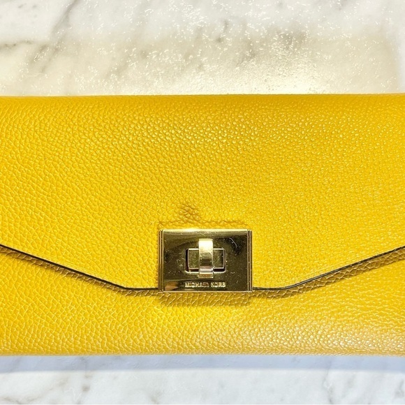 Michael Kors Cassie Large Trifold Wallet Marigold - Picture 1 of 10